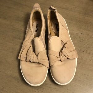 Earth Women's Beige Bow Flats Size 6B